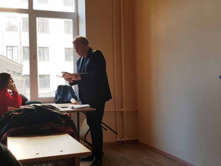 Students from the Mykola Lukash Translation Studies Department meet a translator and interpreter, S. Yu. Potimkov