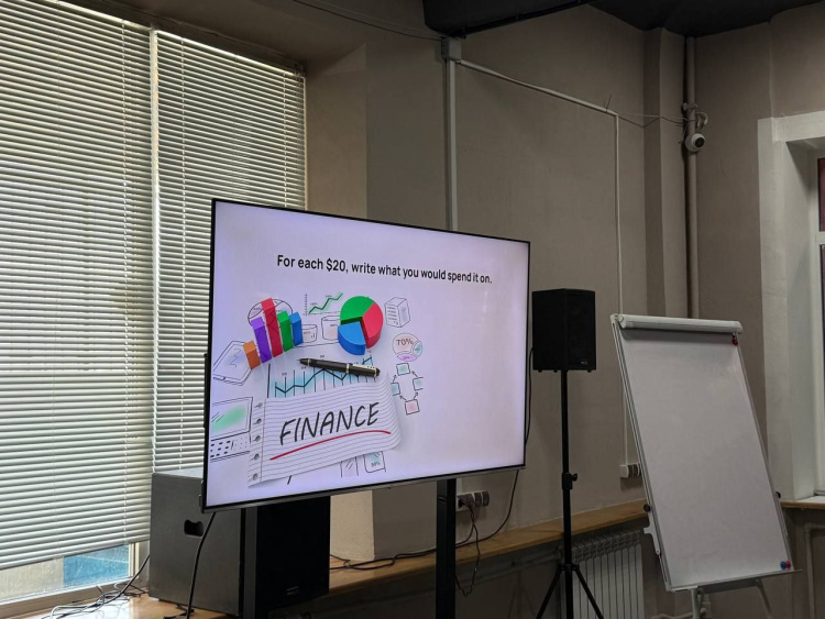 Відбувся офлайн-розмовний клуб на тему ‘Smart Money Habits: Financial Literacy’!